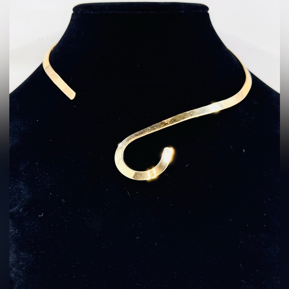 Gold Tone Spiral Torque Choker Collar Necklace 15” - Picture 3 of 3